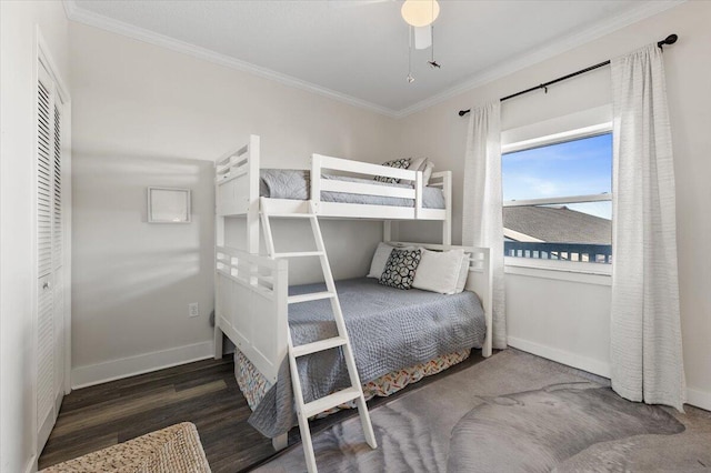 bedroom with ceiling fan, a closet, dark hardwood / wood-style floors, and ornamental molding