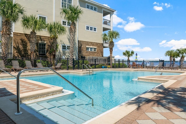 view of swimming pool