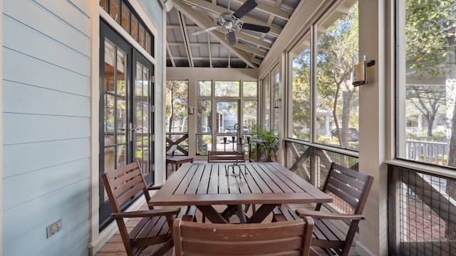 sunroom / solarium with ceiling fan