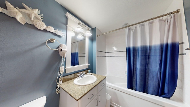 full bathroom featuring shower / bath combo with shower curtain, vanity, and toilet