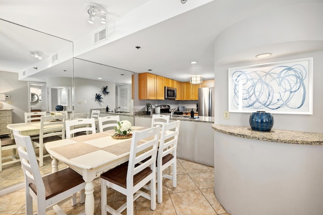 dining room with light tile patterned flooring, visible vents, and recessed lighting