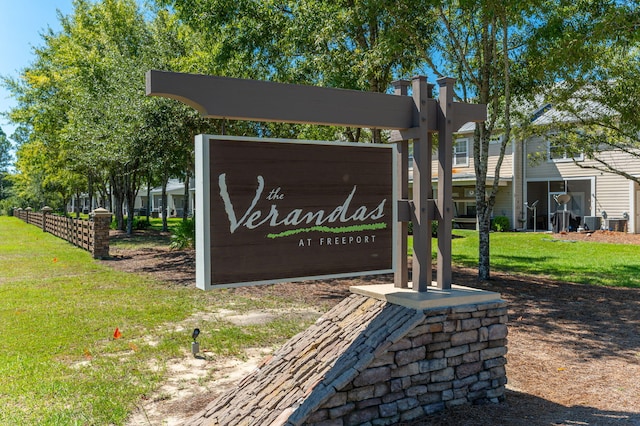 community / neighborhood sign featuring a lawn