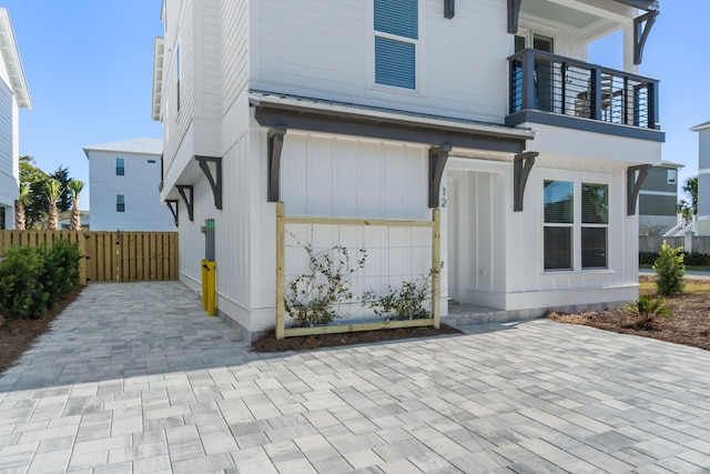 exterior space featuring a balcony