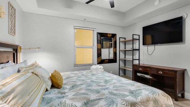 bedroom featuring ceiling fan