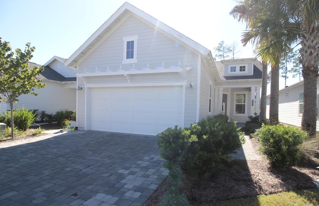 view of front facade featuring a garage