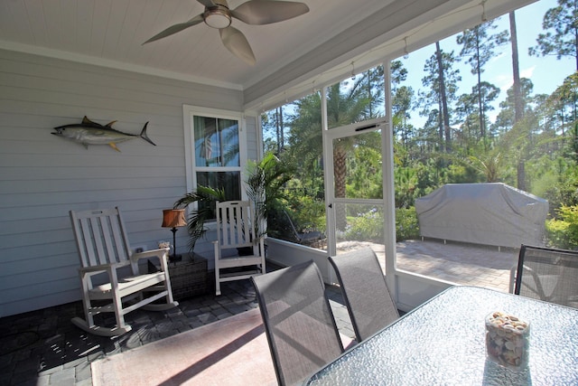 sunroom featuring ceiling fan