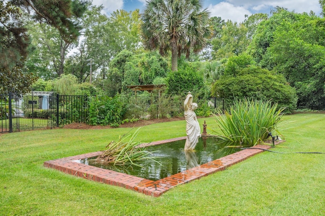 view of yard featuring a water view