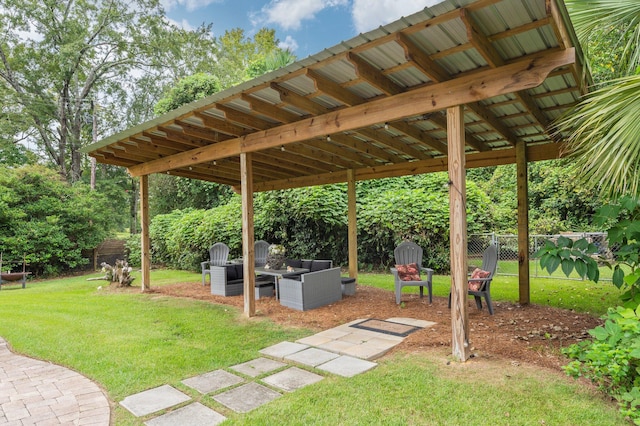 view of yard featuring an outdoor living space