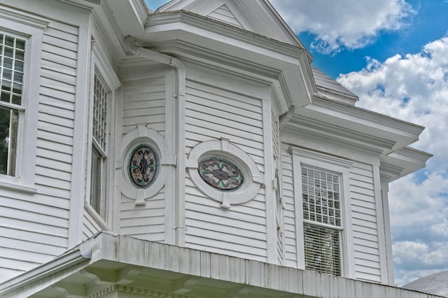 details featuring ornamental molding