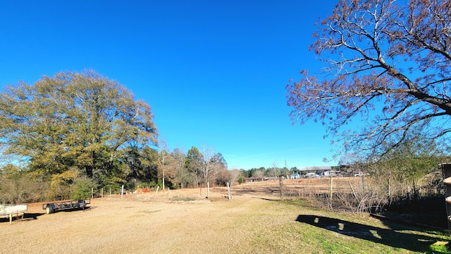 view of yard featuring a rural view