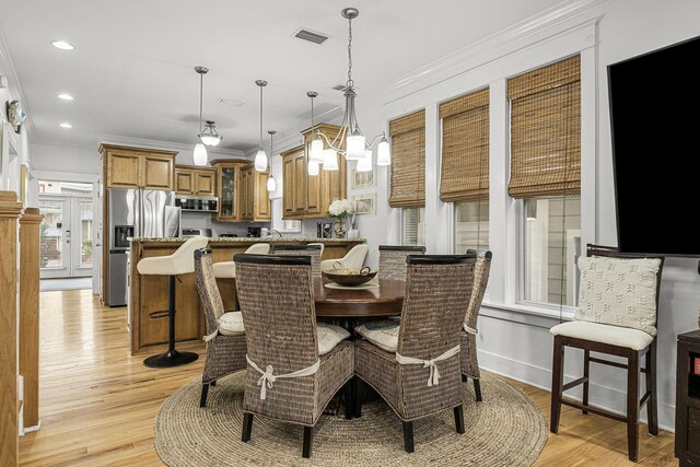 dining room with ornamental molding, recessed lighting, visible vents, and light wood-style floors