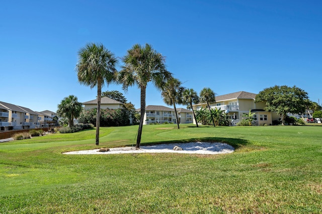 view of property's community featuring a lawn