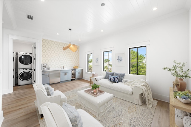 394 Grande Pointe Cir, Inlet Beach, FL 32461 - living area featuring stacked washer / drying machine, wine cooler, light wood finished floors, baseboards, and recessed lighting