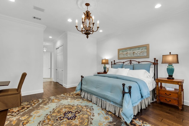 bedroom featuring a notable chandelier, crown molding, dark hardwood / wood-style flooring, and a closet