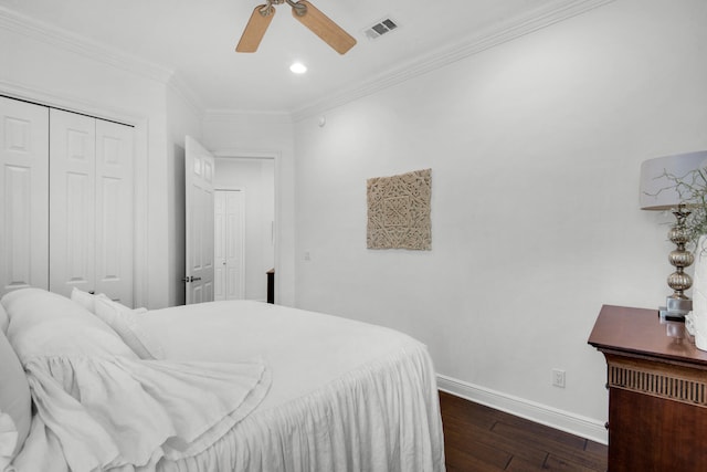 bedroom featuring ceiling fan, a closet, crown molding, and dark hardwood / wood-style flooring