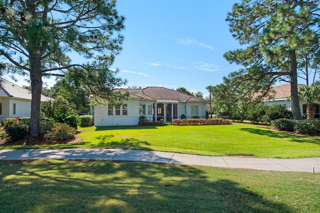 view of front of house with a front lawn