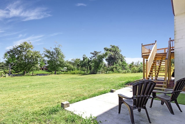 view of yard with a patio area