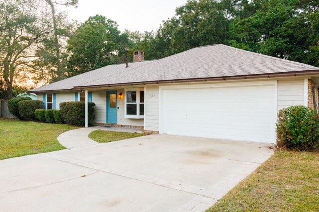 single story home featuring a front yard and a garage