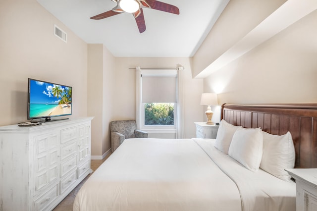 bedroom with ceiling fan