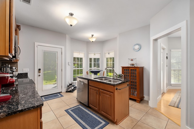 kitchen featuring an island with sink, appliances with stainless steel finishes, sink, and a healthy amount of sunlight