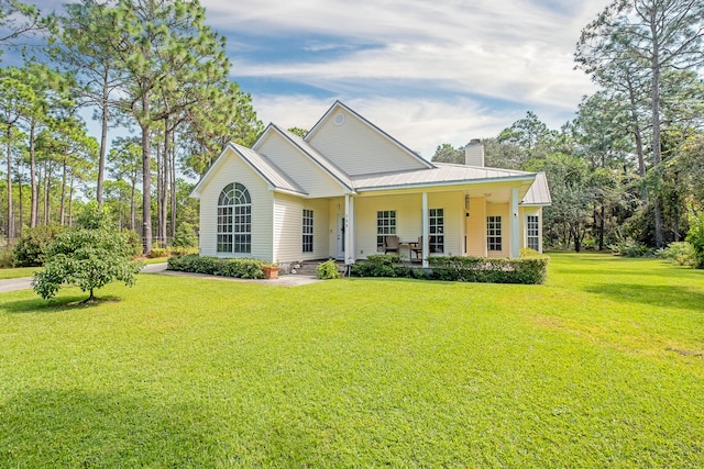 view of front facade with a porch and a front lawn