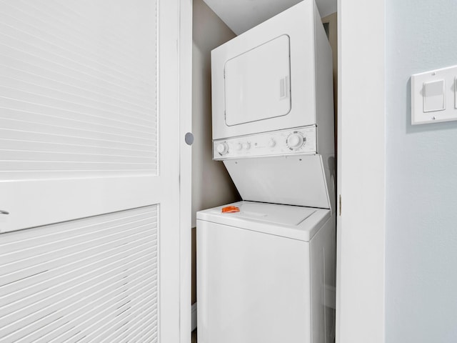 washroom with stacked washing maching and dryer