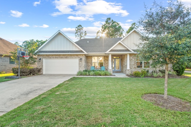 craftsman house featuring a front yard, a garage, and covered porch