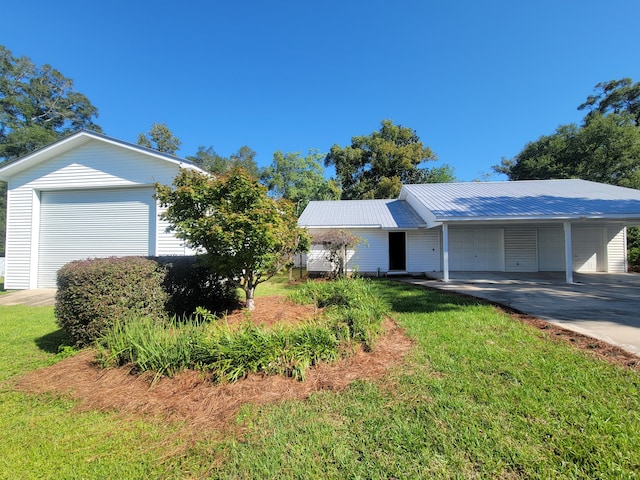 single story home featuring a garage and a front lawn