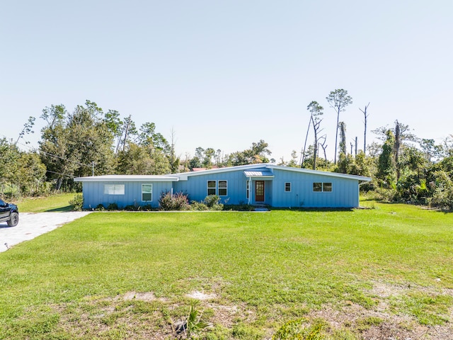 view of front of house with a front yard