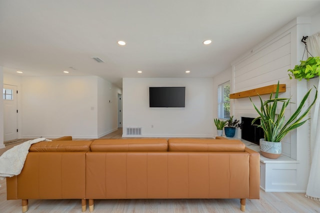 living room featuring light hardwood / wood-style flooring and a fireplace