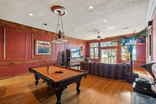 playroom featuring visible vents, a ceiling fan, a textured ceiling, light wood-type flooring, and billiards