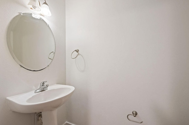 bathroom featuring sink