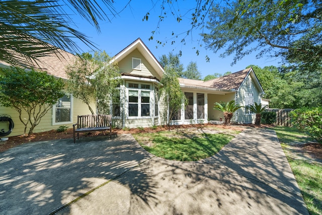 view of front of property with covered porch