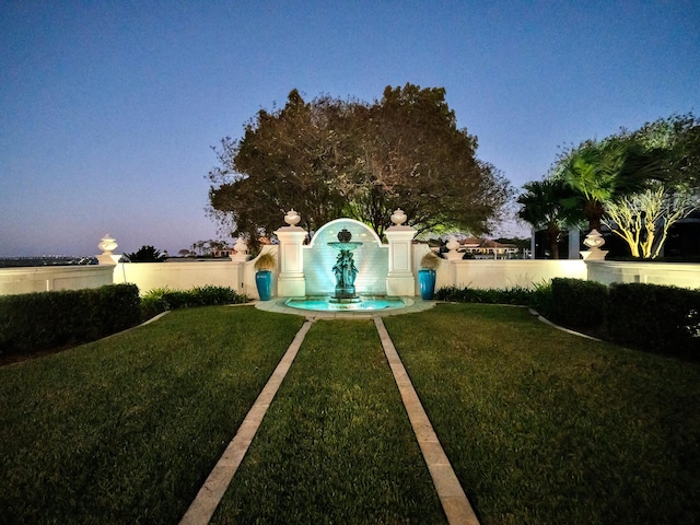 view of yard at dusk