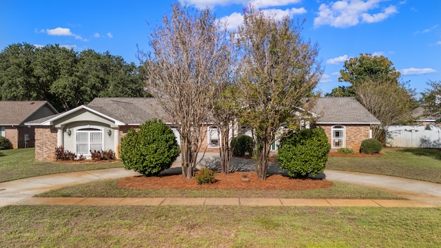 view of front of house featuring a front yard