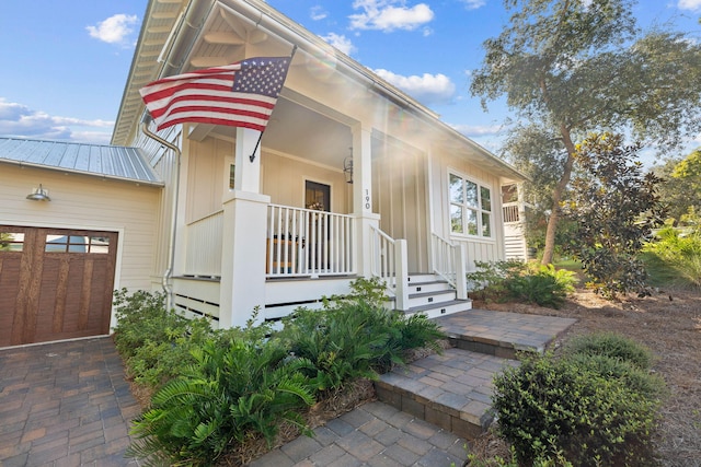 view of front of property featuring covered porch