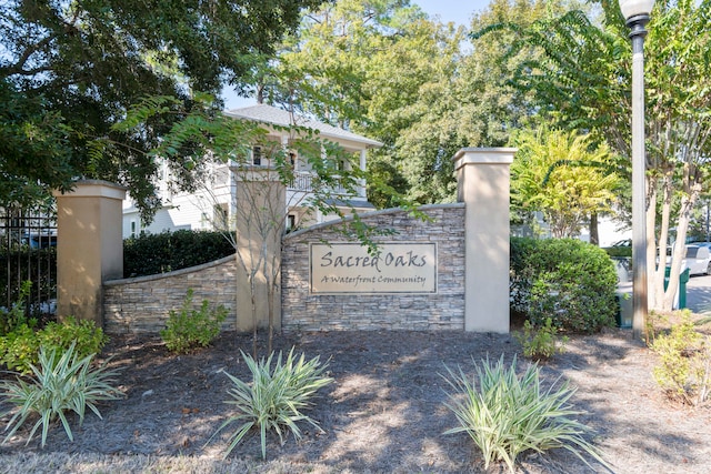 view of community / neighborhood sign