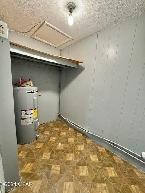 260 Seneca Ave, Panama City, FL 32404 - below grade area with electric water heater and a textured ceiling