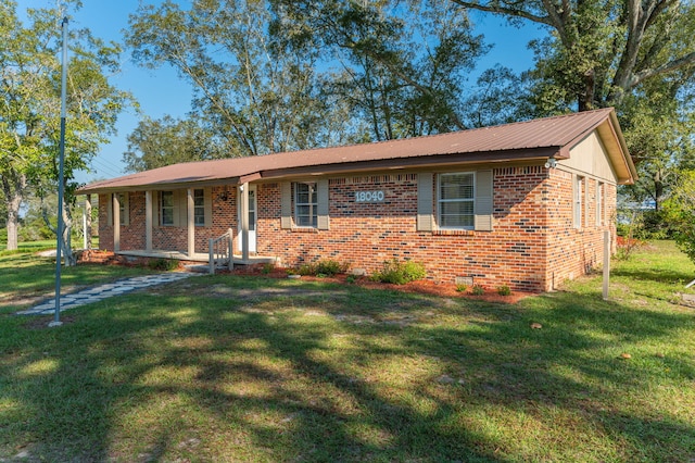 single story home with a front yard