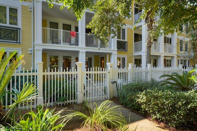 exterior space featuring a balcony