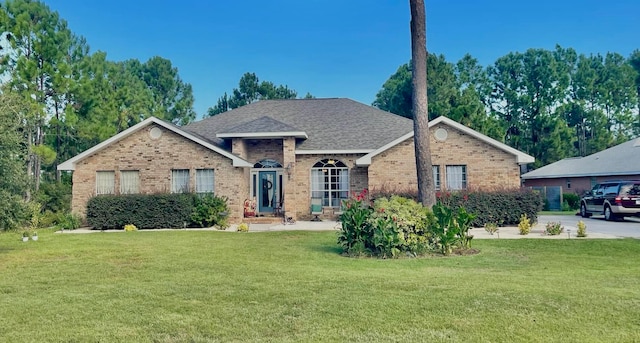 view of front of house featuring a front yard