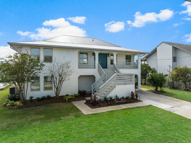 view of front of house with a front lawn