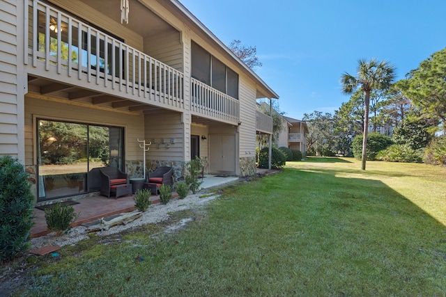 view of yard with a patio