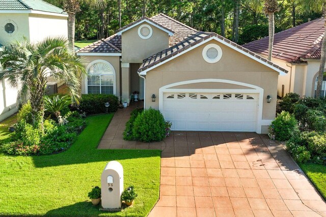 view of front facade featuring a front lawn and a garage