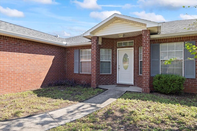 property entrance featuring a lawn