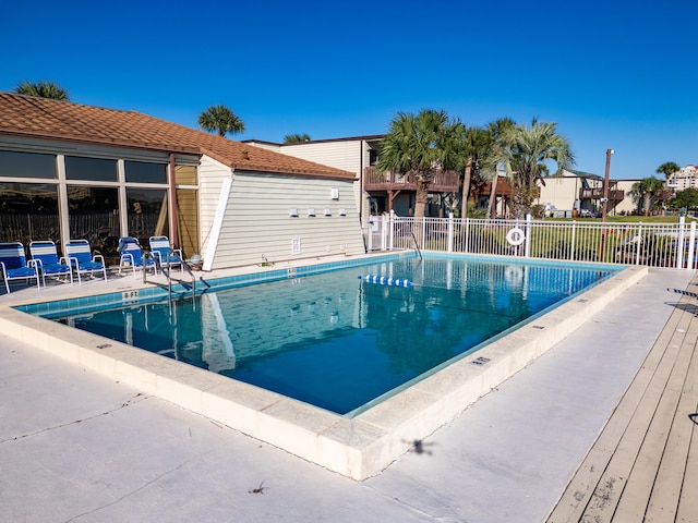 view of swimming pool