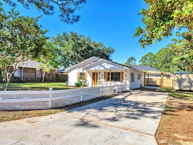 ranch-style home featuring a front yard