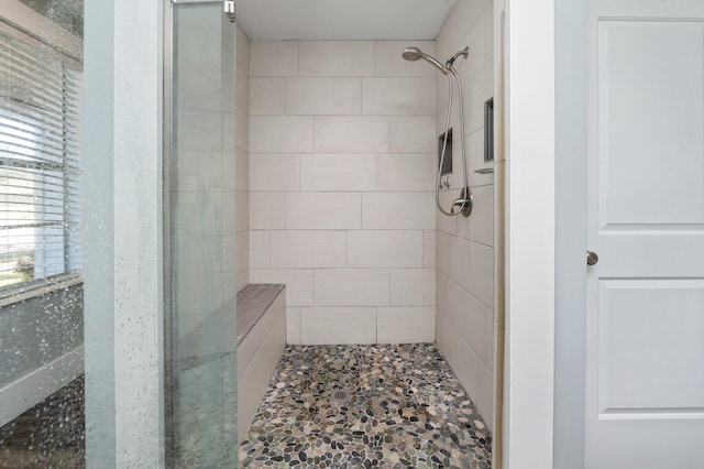 bathroom featuring tiled shower