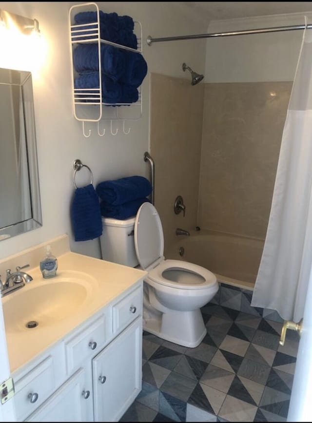 full bathroom with shower / bath combination with curtain, vanity, and toilet