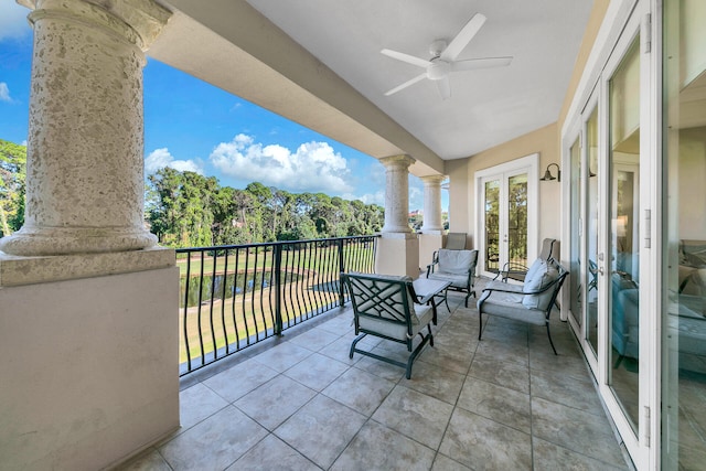 balcony featuring ceiling fan